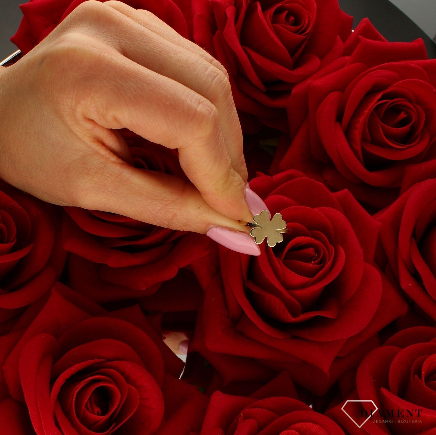 Złoty pierścionek damski 333 “Koniczynka na szczęście” PI 2837.  Biżuteria z symbolem szczęścia doskonale sprawdzi się jako prez (4).jpg